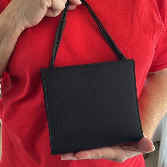 **Sold**❤️Avon Exclusive classic black evening bag - Picture 4 of 6